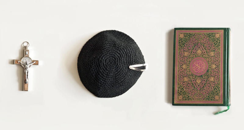 s:59:"Symbole für Weltreligionen Christentum, Judentum und Islam";