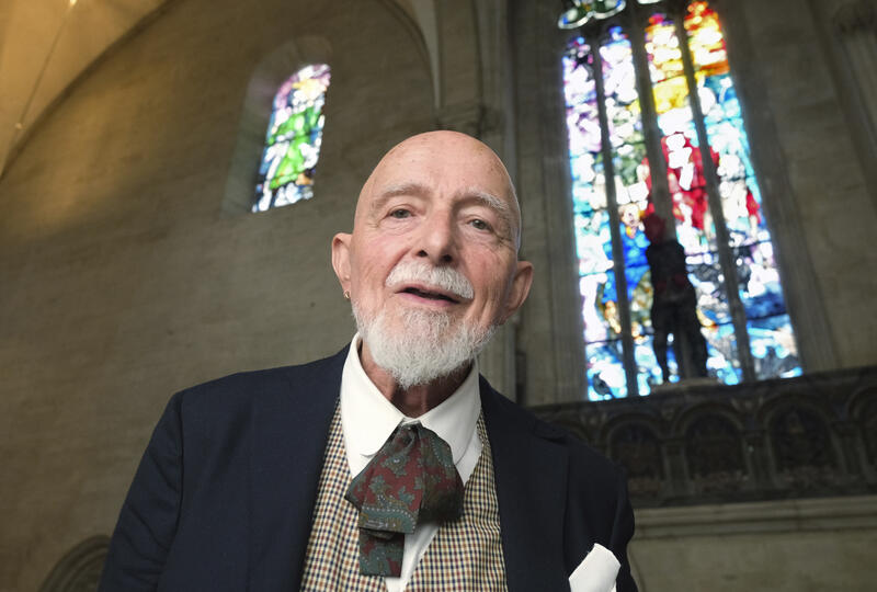 s:92:"Neue Glaskunst für Ostchor des Naumburger Doms vom Düsseldorfer Künstler Markus Lüpertz.";
