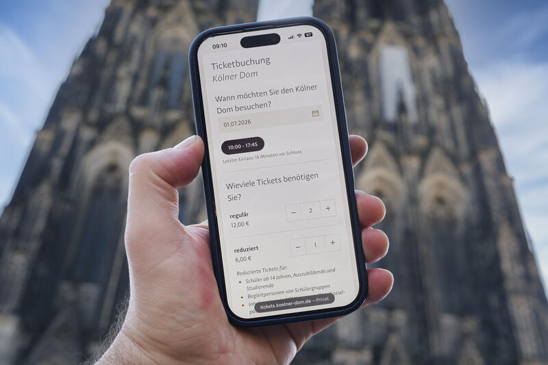 s:57:"Seit Juli kostet der Kölner Dom Eintritt für Touristen.";