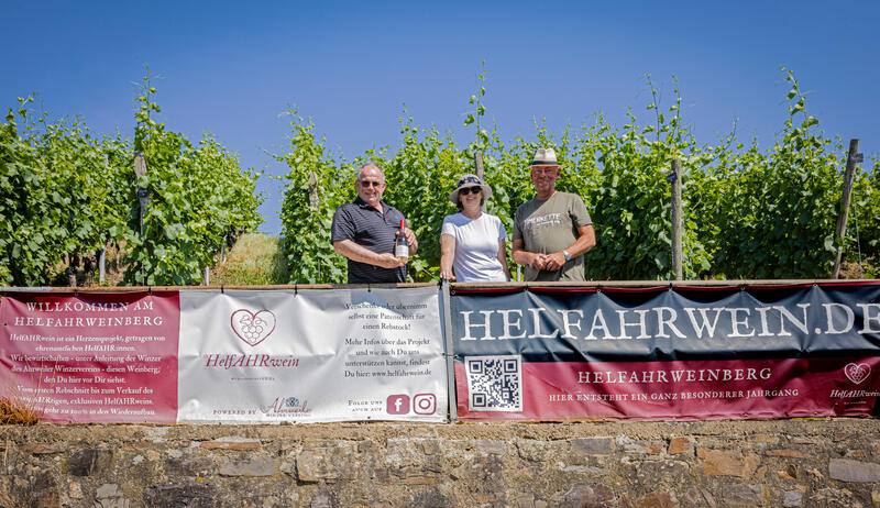 s:62:"Fünf Jahre Flutkatastrophe: Die Ahrtalhelfer und ihr Weinberg";