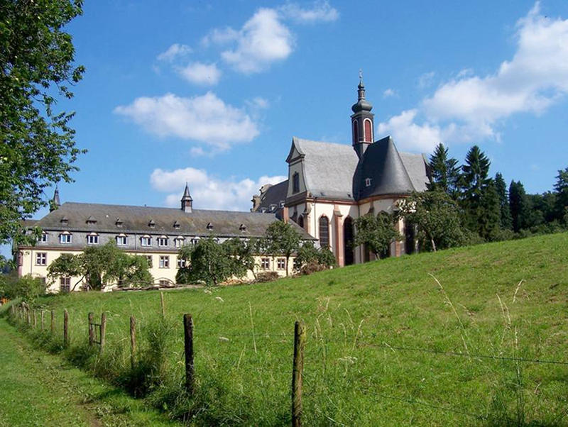 s:59:"Dass ehemalige Zisterzienser-Kloster Himmerod in der Eifel.";