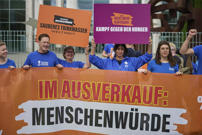 s:58:"Bündnis warnt vor Kürzung der Entwicklungszusammenarbeit";