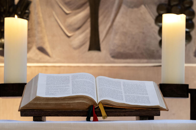 s:158:"Christliche Fundamentalisten bezeichnen sich selbst oft als "bibeltreu". Sie glauben an die absolute Unfehlbarkeit der biblischen Texte in jeglicher Hinsicht.";