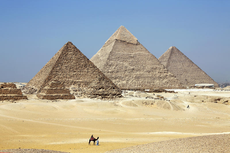 s:30:"Sphinx und Pyramiden bei Gizeh";