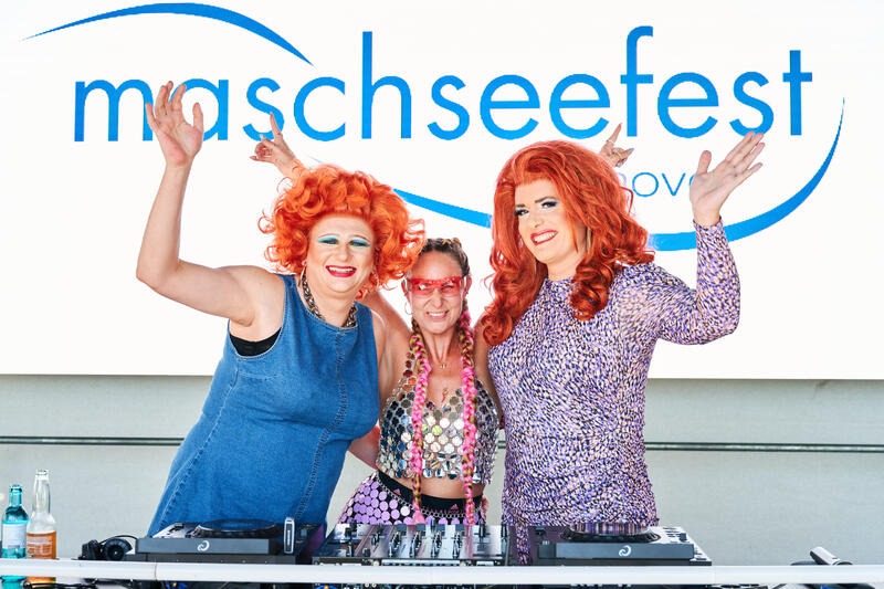 s:68:"Nach CSD in Berlin: In Hannover feiert die queere Community Vielfalt";