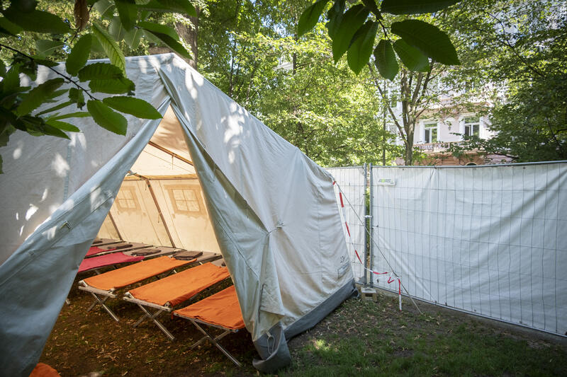 s:51:"Zeltunterkunft für Obdachlose in Frankfurt am Main";