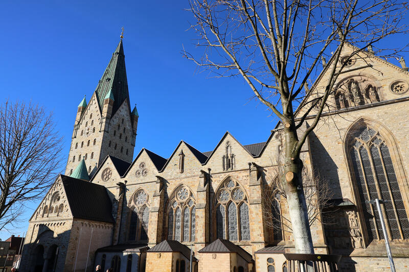 s:25:"Der Hohe Dom zu Paderborn";