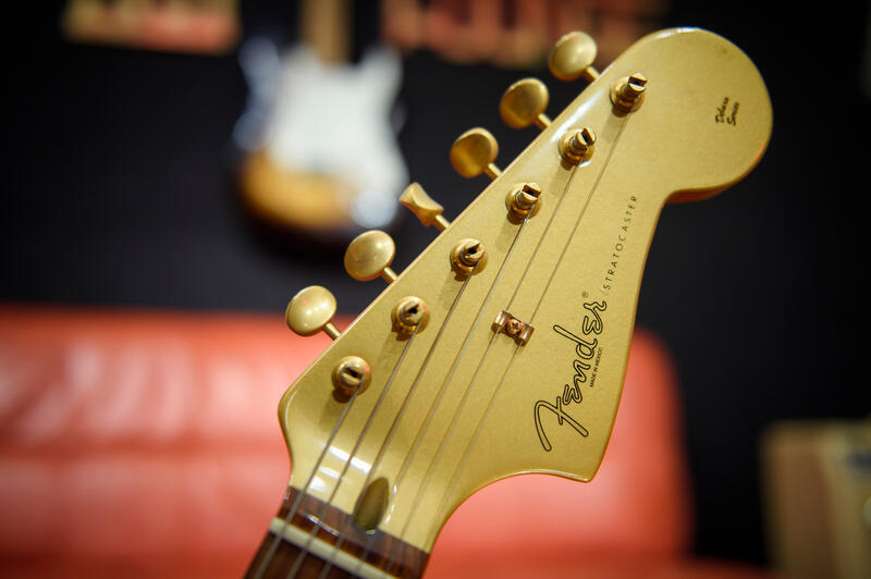 s:33:"E-Gitarre Stratocaster von Fender";