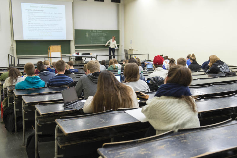 s:32:"Vorlesung in einer Universität.";
