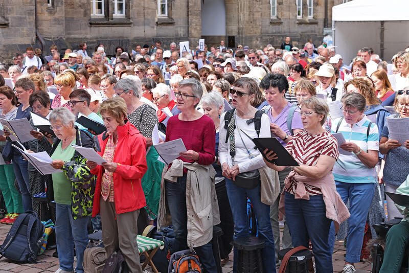 s:59:"Bremen: Sängerinnen und Sänger für Einheits-Chor gesucht";