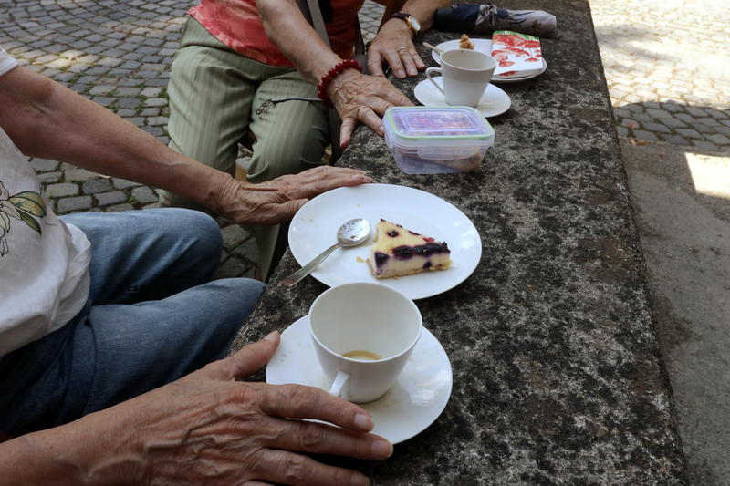 s:165:"Hauptaufgabe der künftigen Freiwilligendienstler "60plus" solle es sein, mit Gleichaltrigen ins Gespräch zu kommen zum Beispiel bei einem "offenen Tisch" im Café.";