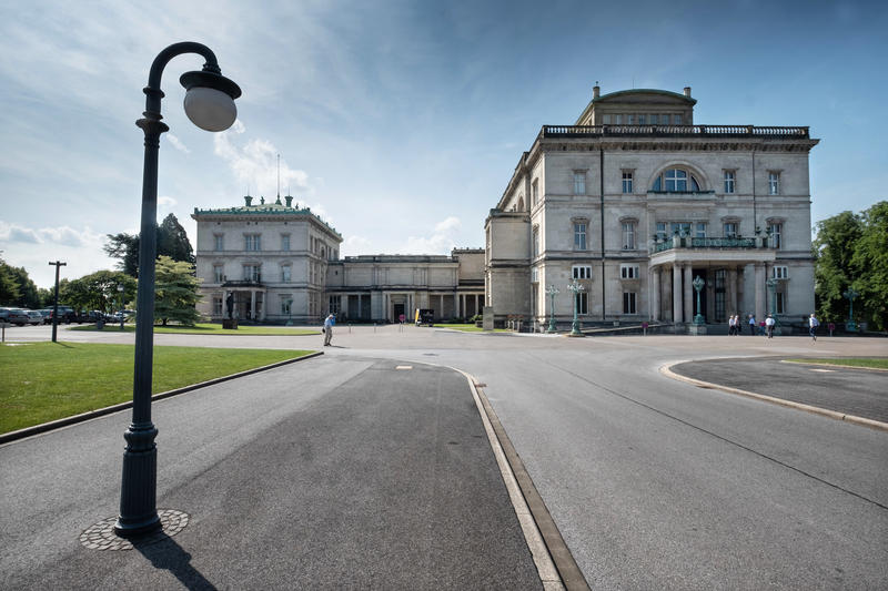 s:21:"Essener Villa Hügel.";