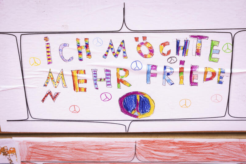 s:29:"Kinder wünschen sich Frieden";