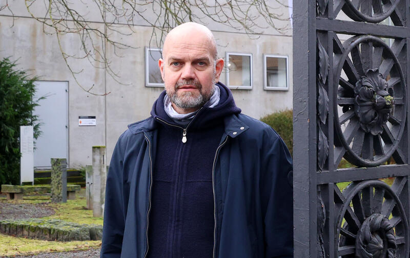 s:73:"Der Direktor des Museums für Sepulkralkultur in Kassel, Dirk Pörschmann";