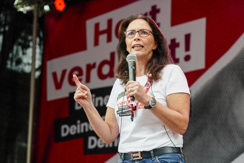 s:55:"DGB-Vorsitzende Fahimi fordert sozial gerechte Reformen";