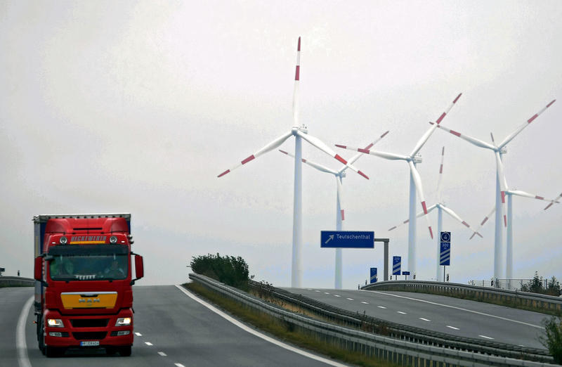 s:65:"Themenfoto: Ausnahmen beim Sonn- und Feiertagsfahrverbot für LKW";