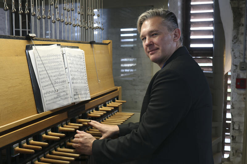s:57:"Thomas Jörg Frank spielt seit 40 Jahren auf dem Carillon";