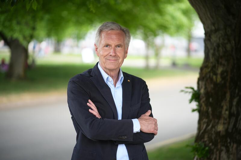 s:60:"Ex-Bundespräsident Wulff warnt vor Gefahren für Demokratie";