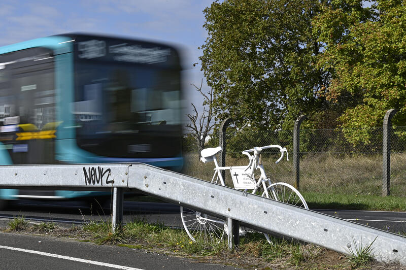 s:42:"Ghostbikes erinnern an getötete Radfahrer";