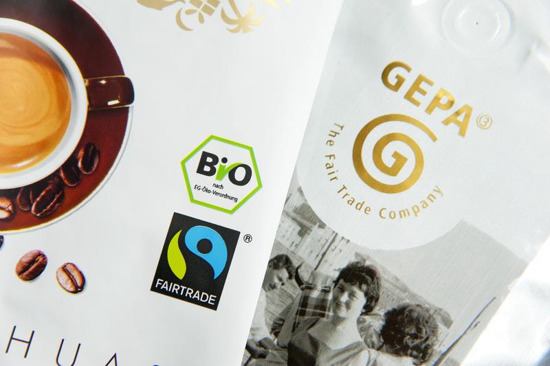 s:102:"Den größten Anteil der verkauften Produkte hat den Angaben zufolge nach wie vor Kaffee (Archivbild).";